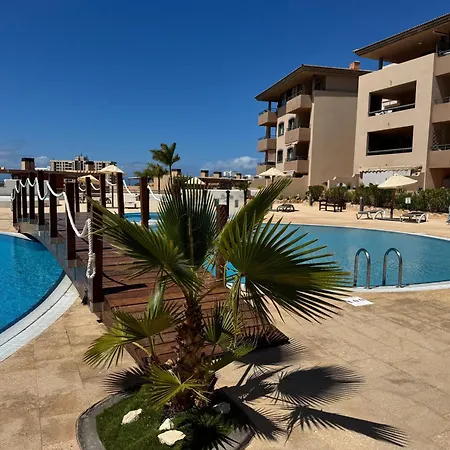 Family-friendly Oasis In With Panoramic Terrace & Private Parking In Tenerife Appartement Playa Paraiso (Tenerife)