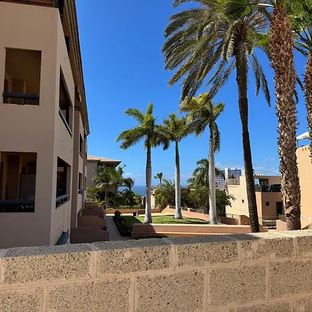 Family-friendly Oasis In With Panoramic Terrace & Private Parking In Tenerife Apartmán Playa Paraiso (Tenerife)